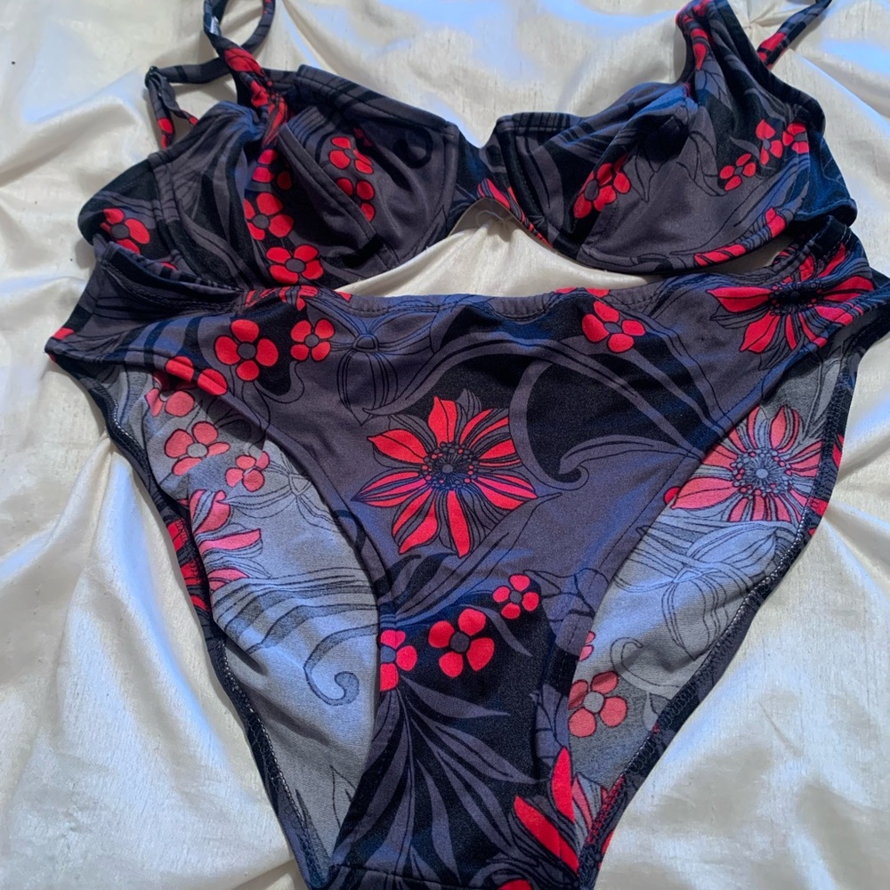 Sia Two piece size 10 38d cup